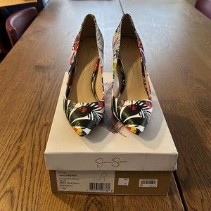 Jessica Simpson pumps